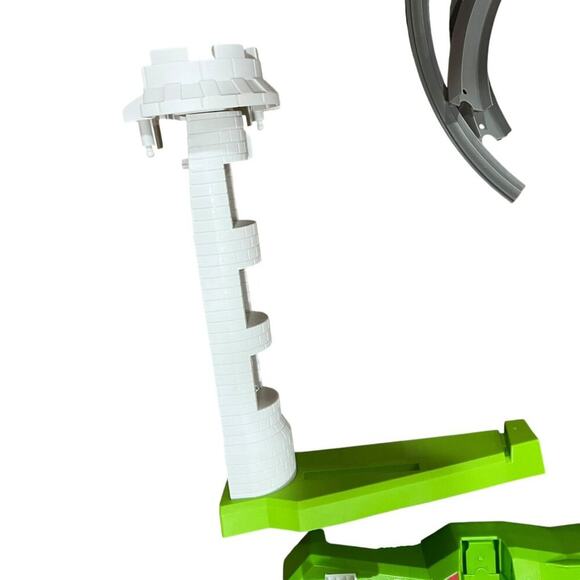 Hot Wheels Mario Kart Circuit Track Set Booster Mario & Luigi Karts - Picture 7 of 15